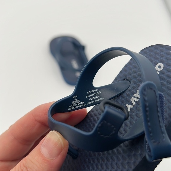 New! Old Navy navy blue thong toe baby flip flops with ankle strap size 2 - Picture 4 of 7